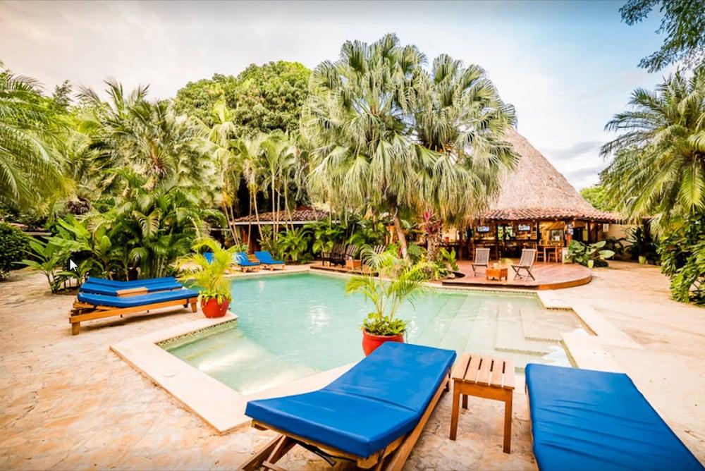 Hotel Pasatiempo Tamarindo Exteriör bild