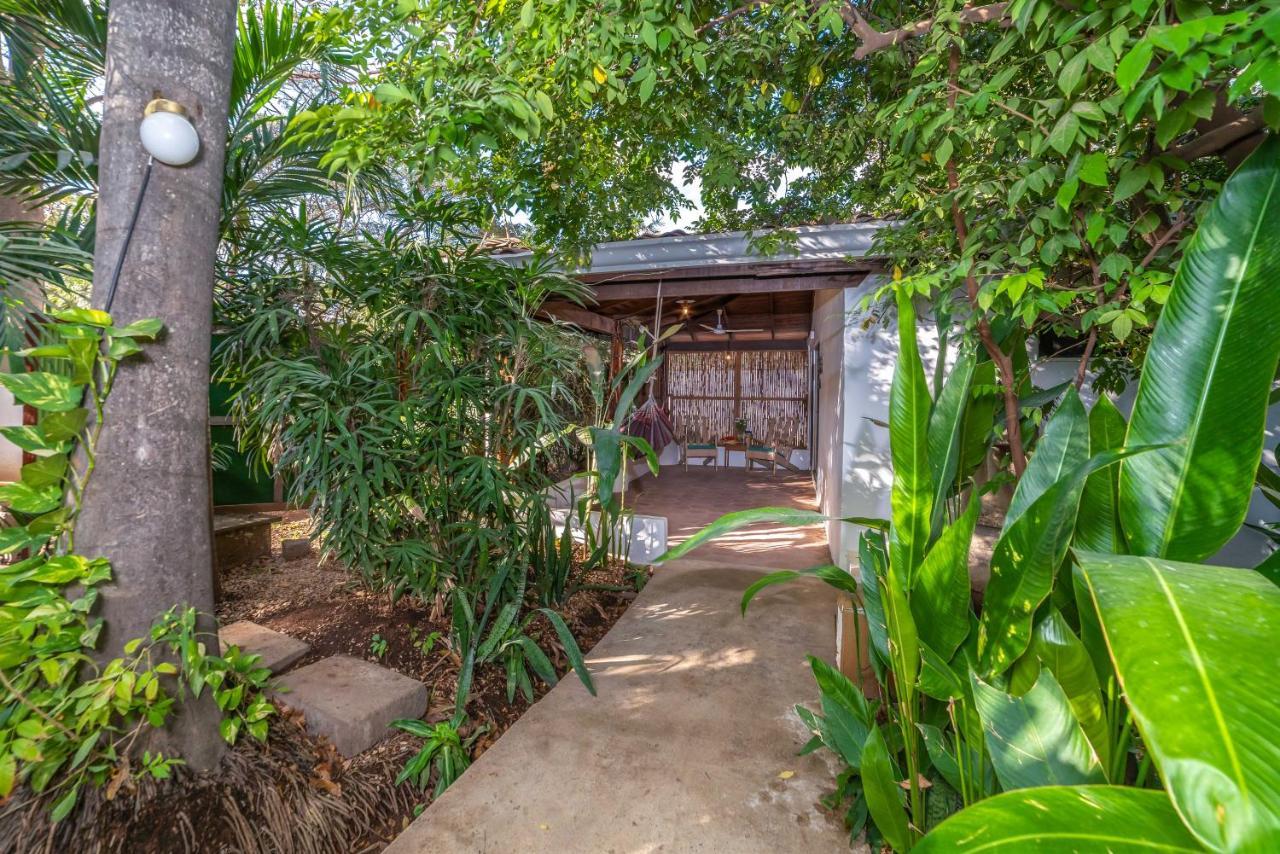 Hotel Pasatiempo Tamarindo Exteriör bild