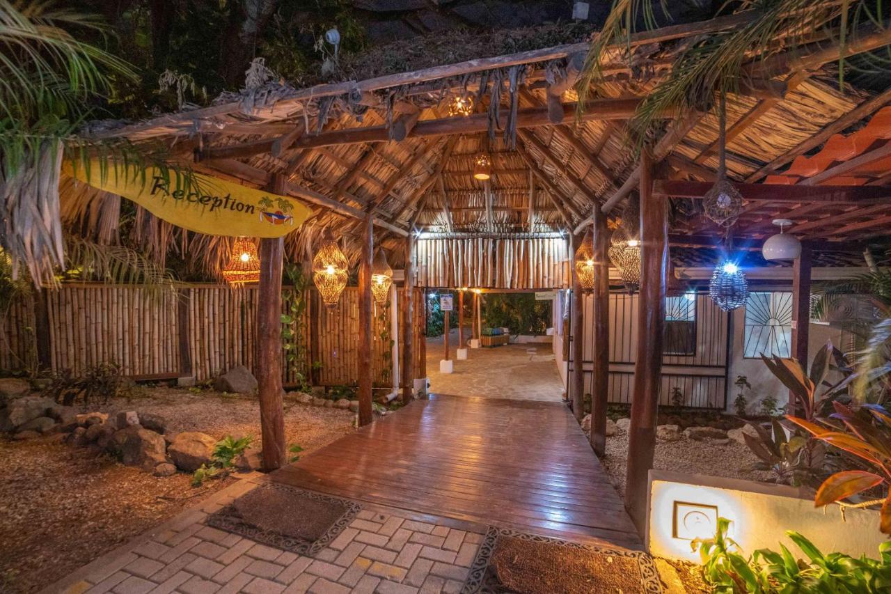 Hotel Pasatiempo Tamarindo Exteriör bild