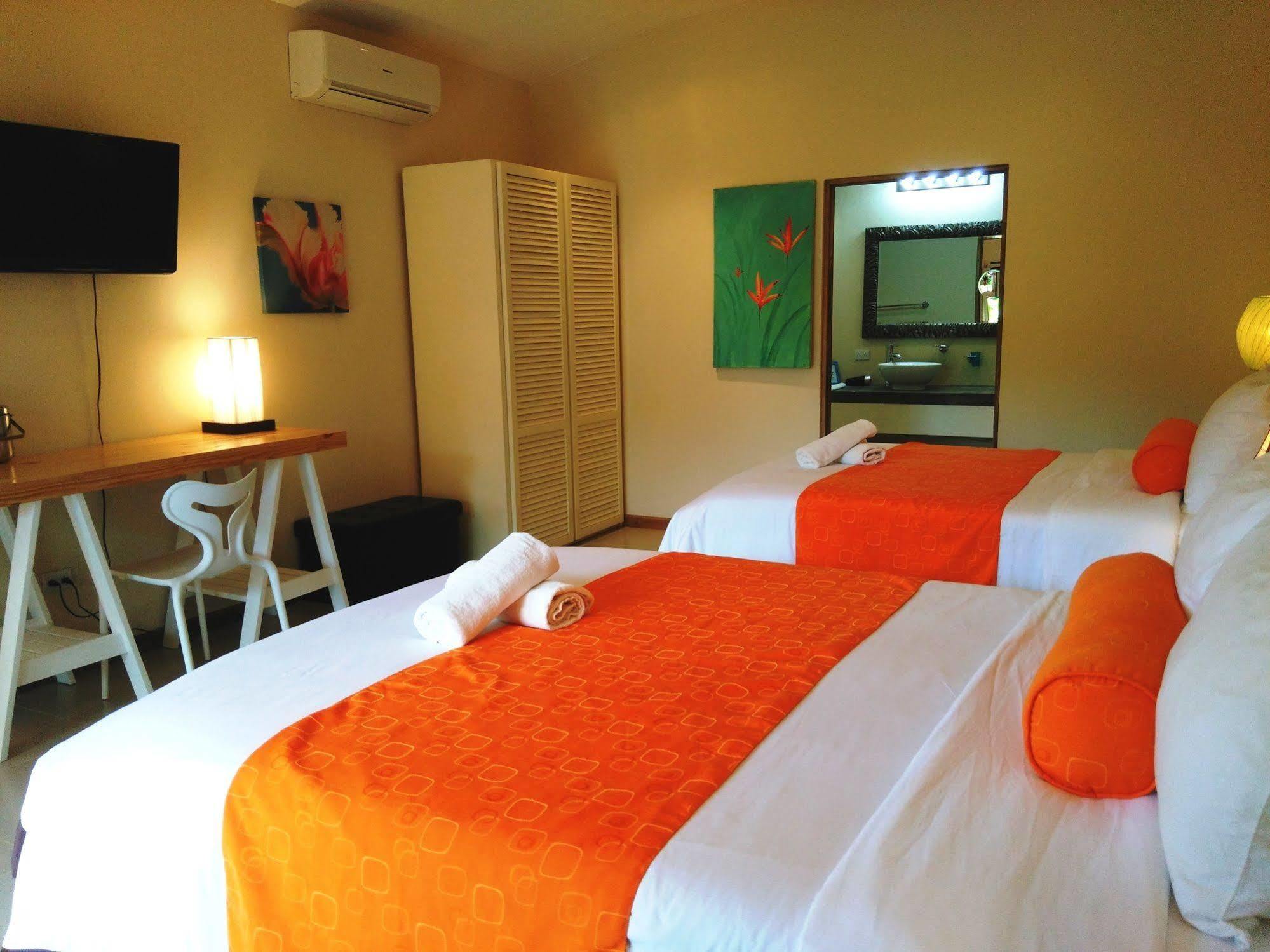 Hotel Pasatiempo Tamarindo Exteriör bild